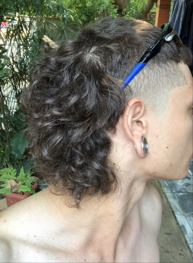 Picture of boy's head having Skullet with Wavy Locks